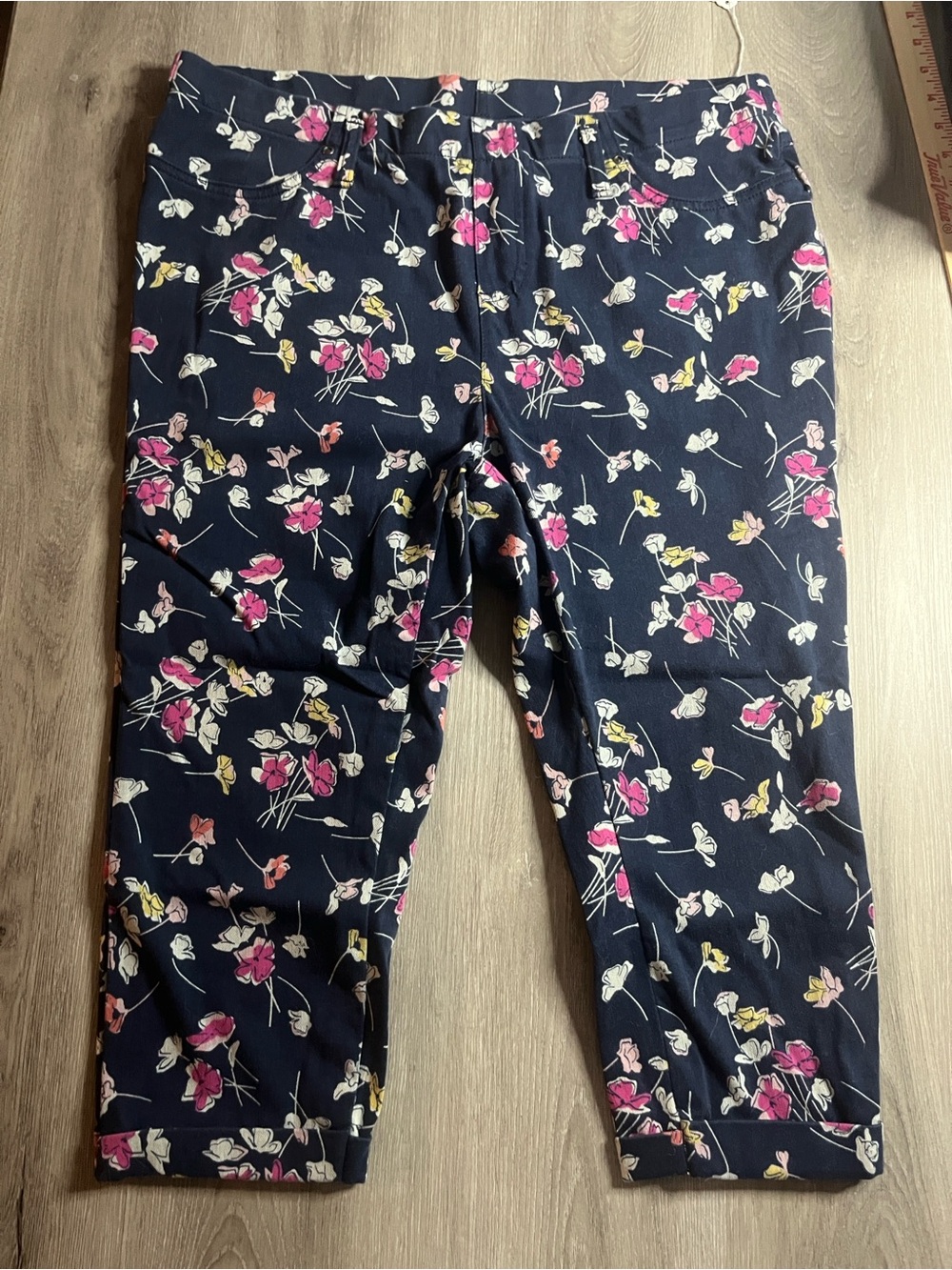 Terra & Sky Capris Womens 1X Blue Floral Pull On Cuffed Approx 36x19 10 D 362